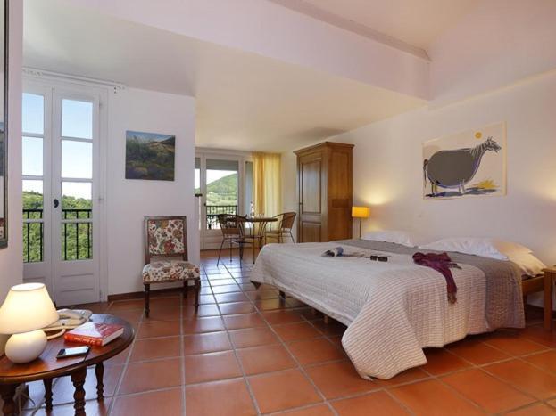 Hotel La Palombe Octon Habitación foto