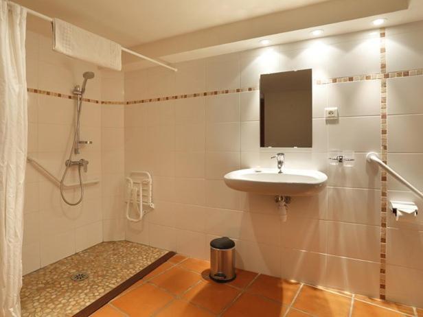 Hotel La Palombe Octon Habitación foto